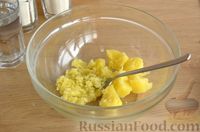 Фото приготовления рецепта: Картофельная фокачча с вялеными помидорами и маслинами - шаг №3