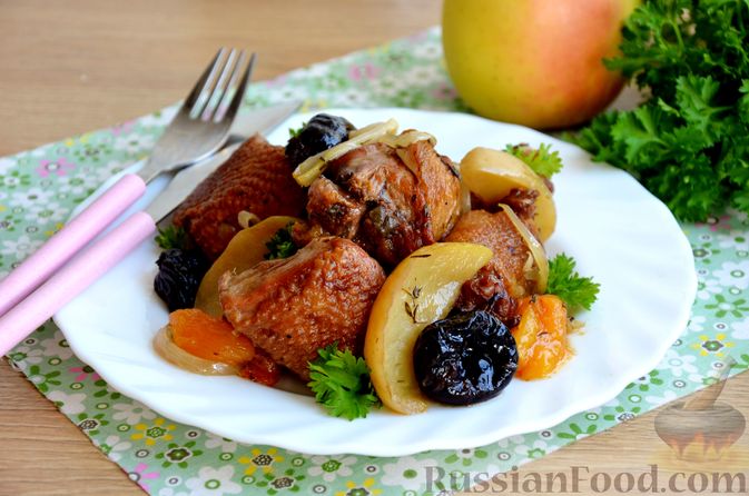 Тушеная утка с яблоками и тимьяном - рецепт с фотографиями - Patee. Рецепты