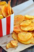 Фото приготовления рецепта: Домашние картофельные чипсы (в духовке) - шаг №13