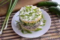Фото приготовления рецепта: Слоёный салат с рыбными консервами, картофелем, огурцами и яйцами - шаг №16