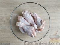 Фото приготовления рецепта: Курица, запечённая в духовке с овощами и виноградом - шаг №2