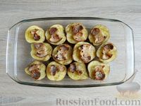 Фото приготовления рецепта: Картофель, запечённый с салом и грибами - шаг №11
