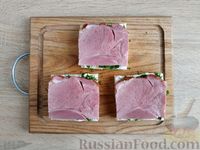 Фото приготовления рецепта: Полосатые бутерброды с ветчиной, плавленым сыром, огурцами и кунжутом - шаг №9