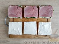 Фото приготовления рецепта: Полосатые бутерброды с ветчиной, плавленым сыром, огурцами и кунжутом - шаг №10