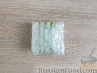 Фото приготовления рецепта: Полосатые бутерброды с ветчиной, плавленым сыром, огурцами и кунжутом - шаг №19
