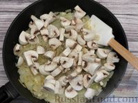 Фото приготовления рецепта: Пшённая каша с грибами и луком (на сковороде) - шаг №6