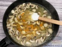 Фото приготовления рецепта: Пшённая каша с грибами и луком (на сковороде) - шаг №7