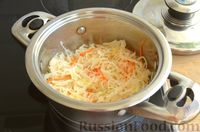Фото приготовления рецепта: Томатный суп с квашеной капустой и копчёными колбасками - шаг №4
