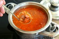 Фото приготовления рецепта: Томатный суп с квашеной капустой и копчёными колбасками - шаг №9