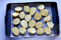 Фото приготовления рецепта: Закуска из запечённого картофеля с сельдью и зеленью - шаг №2