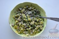 Фото приготовления рецепта: Закуска из запечённого картофеля с сельдью и зеленью - шаг №7