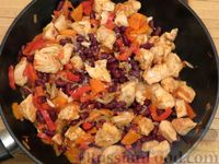 Фото приготовления рецепта: Овощное рагу с курицей и консервированной фасолью - шаг №12