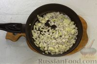 Фото приготовления рецепта: Картофельные "гнёзда" с куриным филе и сметанной заливкой (в духовке) - шаг №3