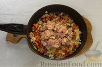 Фото приготовления рецепта: Картофельные "гнёзда" с куриным филе и сметанной заливкой (в духовке) - шаг №6