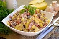 Фото приготовления рецепта: Картофельный салат с жареными шампиньонами, колбасой и яблоком - шаг №12