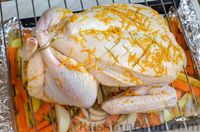 Фото приготовления рецепта: Утка, фаршированная апельсинами, в духовке - шаг №13