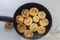 Фото приготовления рецепта: Ленивые пельмени на сковороде, в томатном соусе - шаг №17