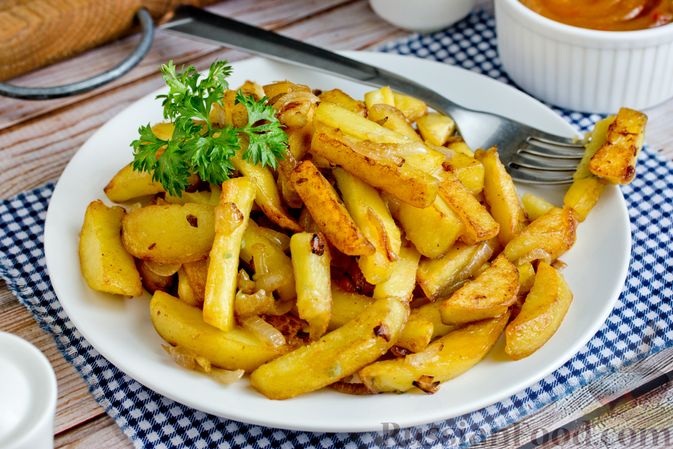 Как приготовить картошку жареную на сковороде вкусно с луком | Лучшие рецепты
