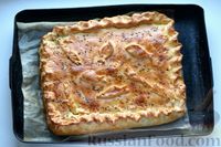 Фото приготовления рецепта: Дрожжевой пирог с рыбой, луком и зеленью - шаг №15