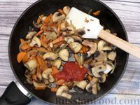 Фото приготовления рецепта: Запеканка из пшённой каши с куриным фаршем и грибами - шаг №12