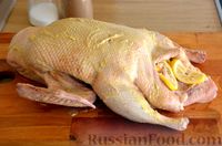 Фото приготовления рецепта: Утка в горчично-лимонном маринаде, запечённая в духовке - шаг №4