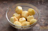 Фото приготовления рецепта: Утиные окорочка в соево-медовом маринаде, запечённые с картофелем и яблоками - шаг №7
