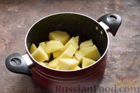 Фото приготовления рецепта: Картофельные зразы с рыбой и варёным яйцом - шаг №2
