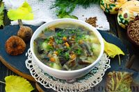 Фото к рецепту: Гречневый суп с опятами