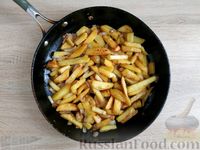 Фото приготовления рецепта: Жареная картошка с луком - шаг №11