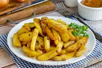 Фото приготовления рецепта: Жареная картошка с луком - шаг №12