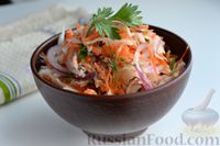 Фото к рецепту: Салат с квашеной капустой, морковью и маринованным луком