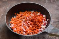 Фото приготовления рецепта: Перловая каша, запечённая с луком, фаршированным овощами, и беконом - шаг №7