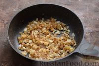 Фото приготовления рецепта: Рыбные тефтели, тушенные в томатном соусе - шаг №7