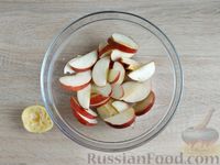 Фото приготовления рецепта: Классическая шарлотка с яблоками - шаг №3
