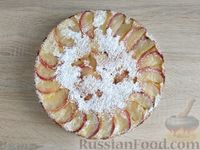Фото приготовления рецепта: Классическая шарлотка с яблоками - шаг №14