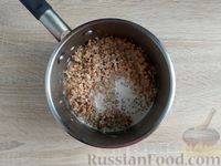 Фото приготовления рецепта: Молочная гречневая каша с тыквой и яблоком - шаг №4