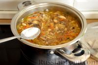 Фото приготовления рецепта: Суп с шампиньонами и кукурузной крупой - шаг №9