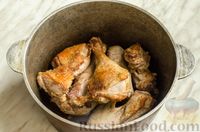 Фото приготовления рецепта: Тушёная утка по-деревенски, с квашеной капустой - шаг №4