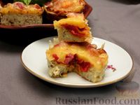 Фото приготовления рецепта: Закусочные "маффины" из цветной капусты с колбасками, сыром и томатным соусом - шаг №10
