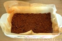 Фото приготовления рецепта: Шоколадный насыпной пирог с творогом - шаг №7