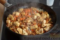 Фото приготовления рецепта: Гречка с грибами, курицей и сливками (на сковороде) - шаг №9