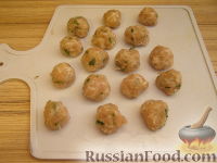 Фото приготовления рецепта: Куриные тефтели, запеченные в сливочном соусе - шаг №4