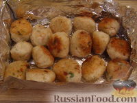 Фото приготовления рецепта: Куриные тефтели, запеченные в сливочном соусе - шаг №9