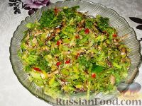 Фото к рецепту: Шпротный салат с брокколи