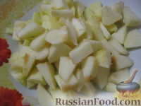 Фото приготовления рецепта: Шарлотка из яблок - шаг №2