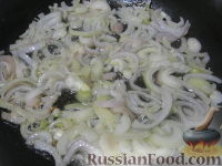 Фото приготовления рецепта: Запеканка из картофеля с рыбой - шаг №7