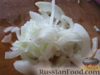 Фото приготовления рецепта: Салат из капусты кольраби с морковью и яблоками - шаг №5