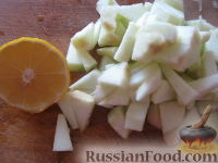 Фото приготовления рецепта: Салат из капусты кольраби с морковью и яблоками - шаг №6