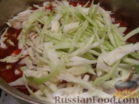 Фото приготовления рецепта: Красный борщ с зеленой фасолью - шаг №8