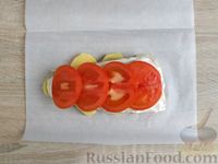Фото приготовления рецепта: Пангасиус, запечённый с картофелем и помидором (в пергаменте) - шаг №10